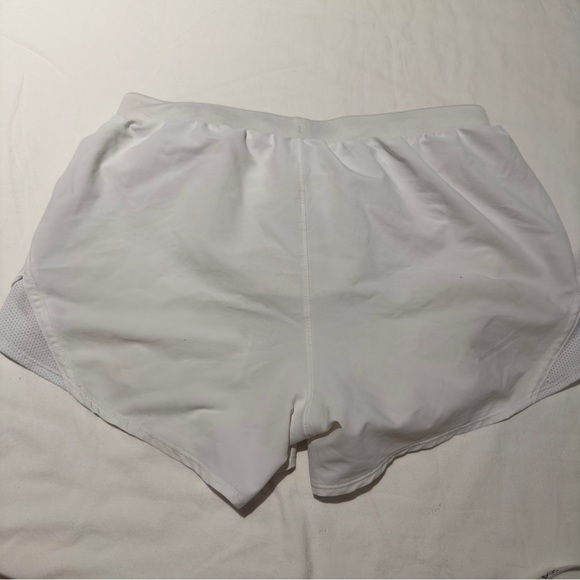 Under Armour Women’s UA Fly-By 2.0 Shorts Sz S White NWOT Exercise Running - Picture 12 of 13